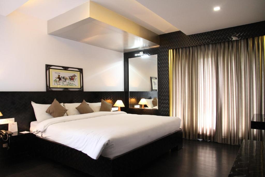Hotel Gokulam Park Ченнаи Экстерьер фото