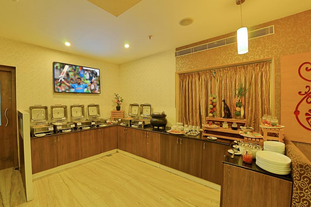 Hotel Gokulam Park Ченнаи Экстерьер фото