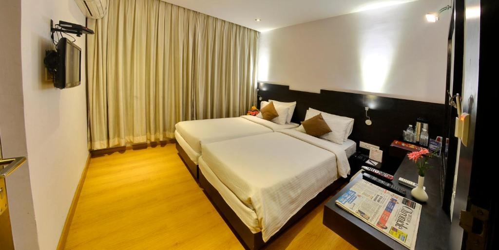 Hotel Gokulam Park Ченнаи Номер фото