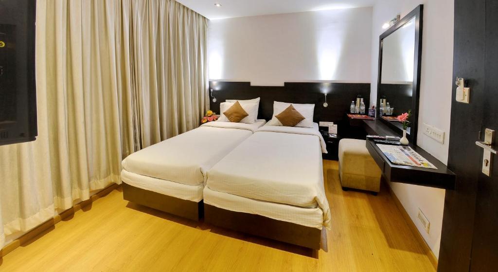 Hotel Gokulam Park Ченнаи Номер фото