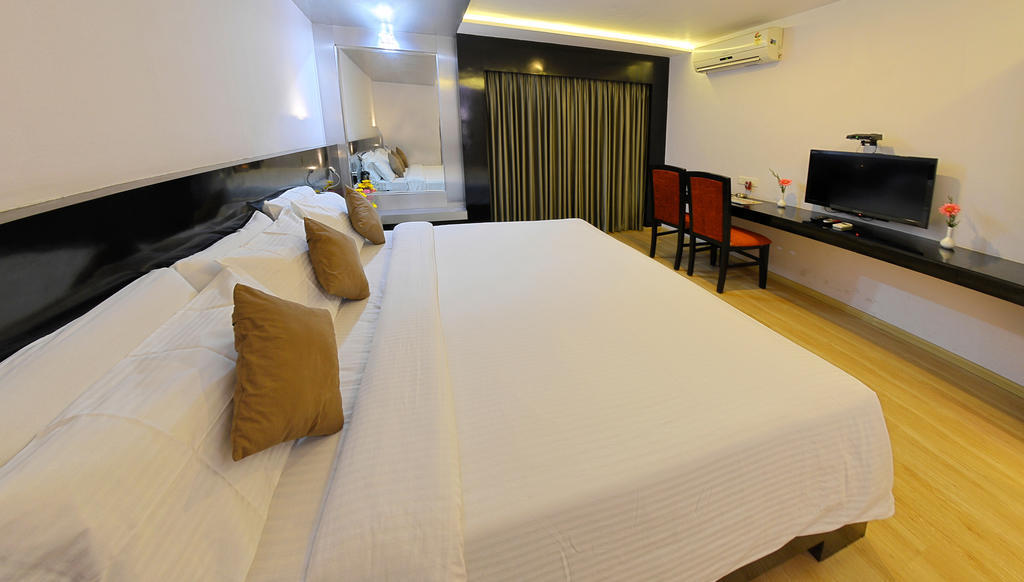Hotel Gokulam Park Ченнаи Экстерьер фото