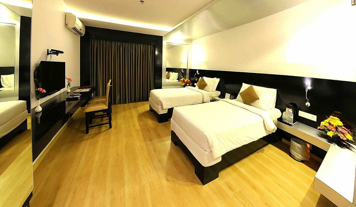 Hotel Gokulam Park Ченнаи Экстерьер фото